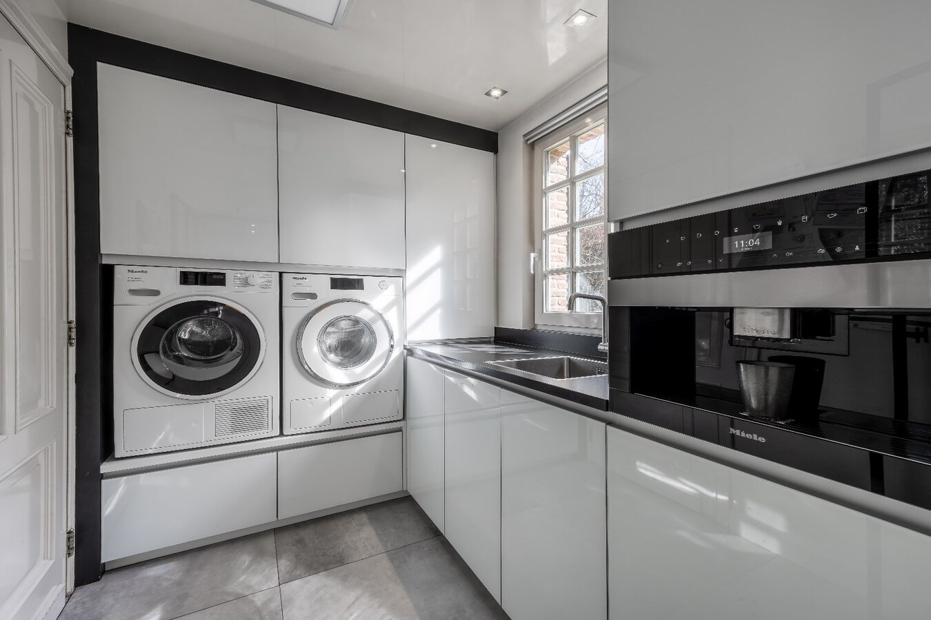 Sels villa met 4 slaapkamers, dubbele carport en garage, Zuid-West tuin op een perceel van 1.991 m² te Schilde - 's-Gravenwezel, 