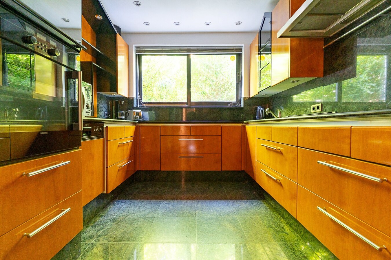 Villa érigée sur 1644m², garage 5 voitures, superbes volumes, au Bois-Fichaux ! 