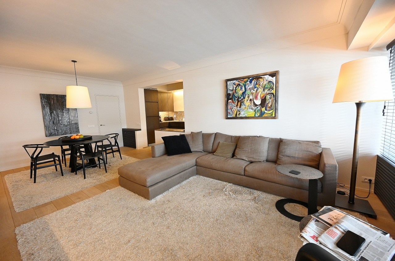 Appartement meublé - Luxueusement aménagé avec 2 chambres, à proximité de la plage et de la place Van Bunnen. 