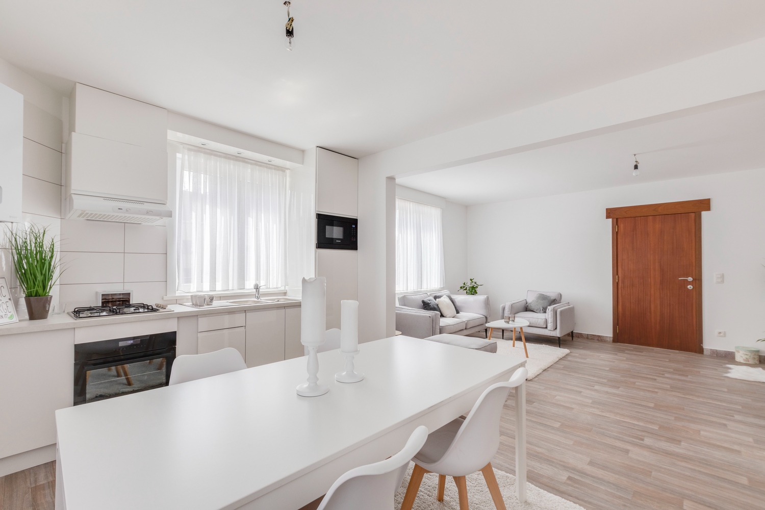 Gerenoveerd gelijkvloers appartement op ideale locatie! 