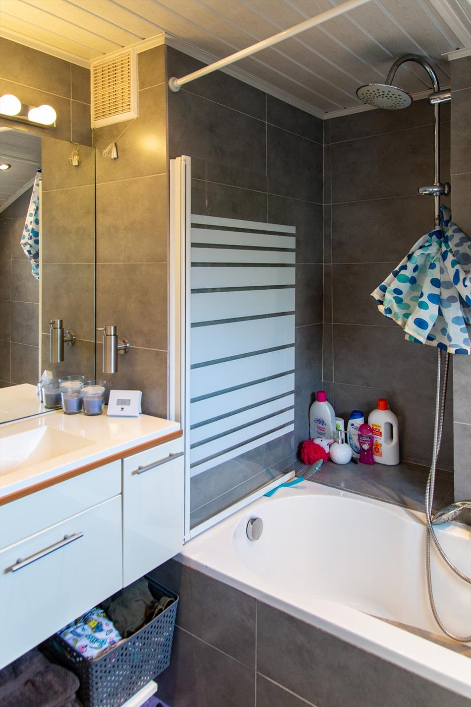 Gerenoveerde rijwoning met 2 slpks en koer te Zelzate 