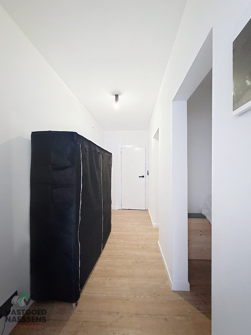 GERENOVEERDE STUDIO MET ZIJDELINGS ZICHT OP ZEE 