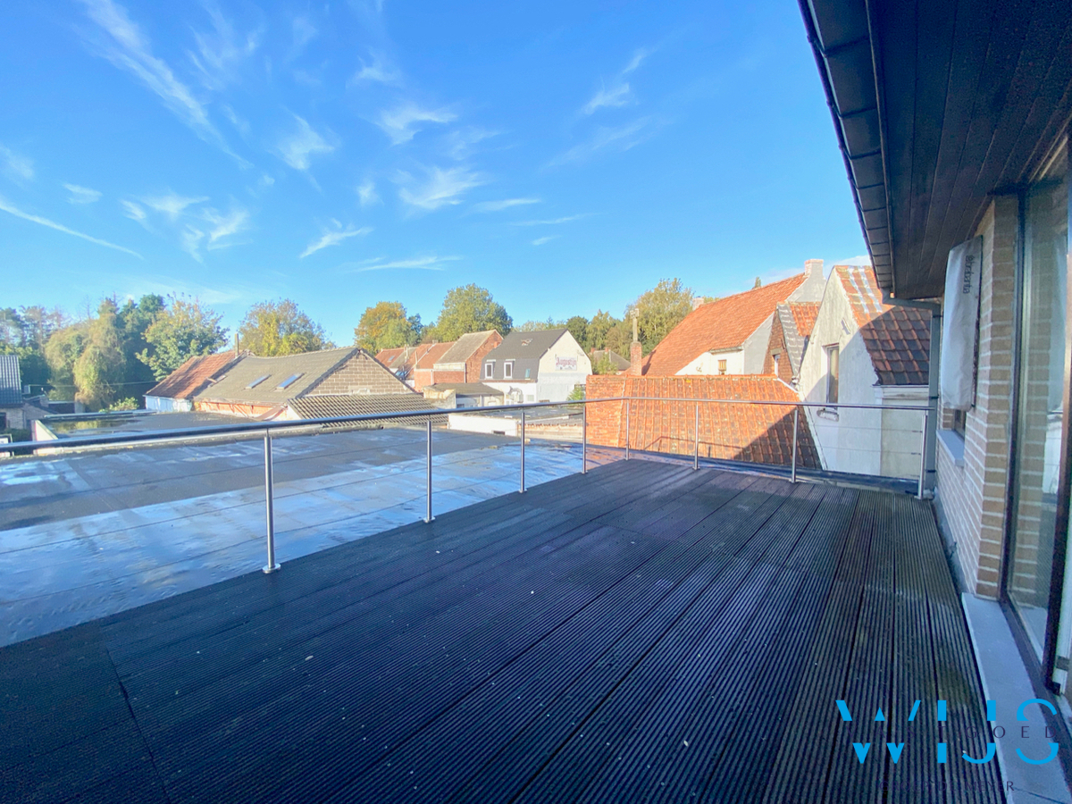 Instapklaar 2 slaapkamer appartement met terras &amp; garage ! 