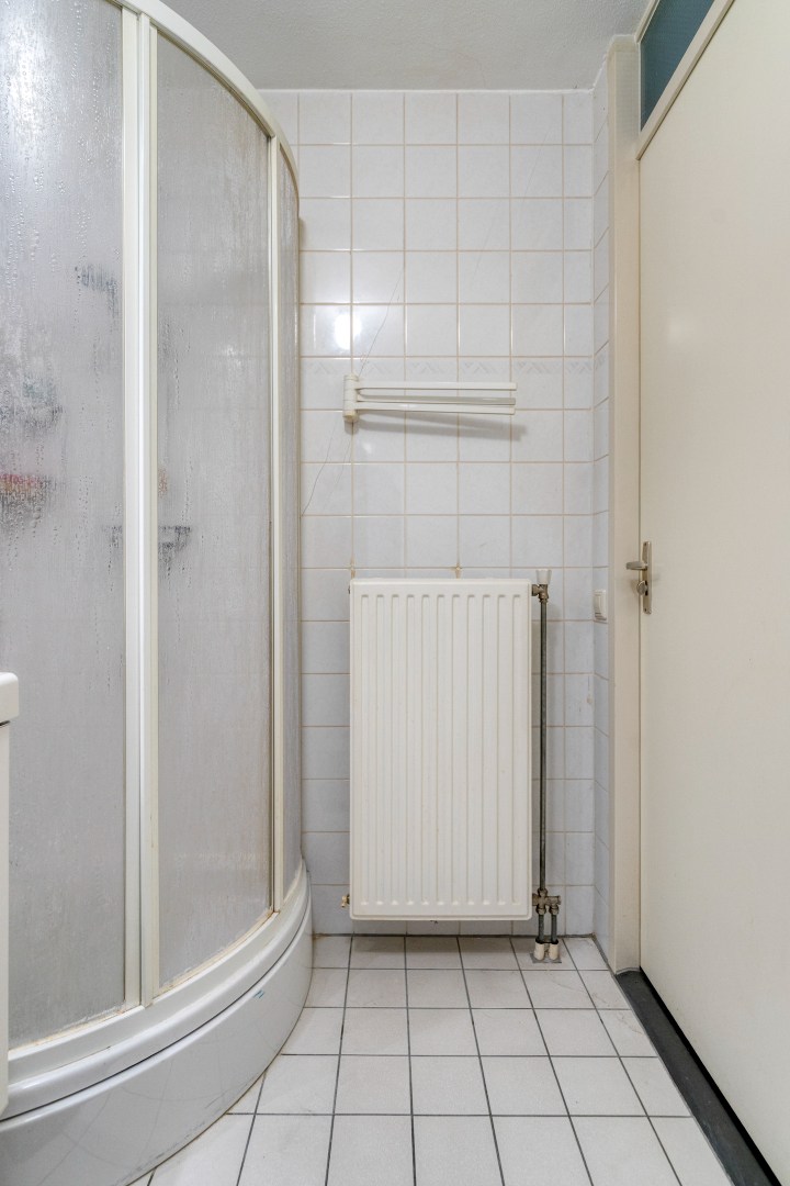 Op centrale locatie in de wijk Prinsenland gelegen 3 kamer hoek-appartement met ruim terras. 