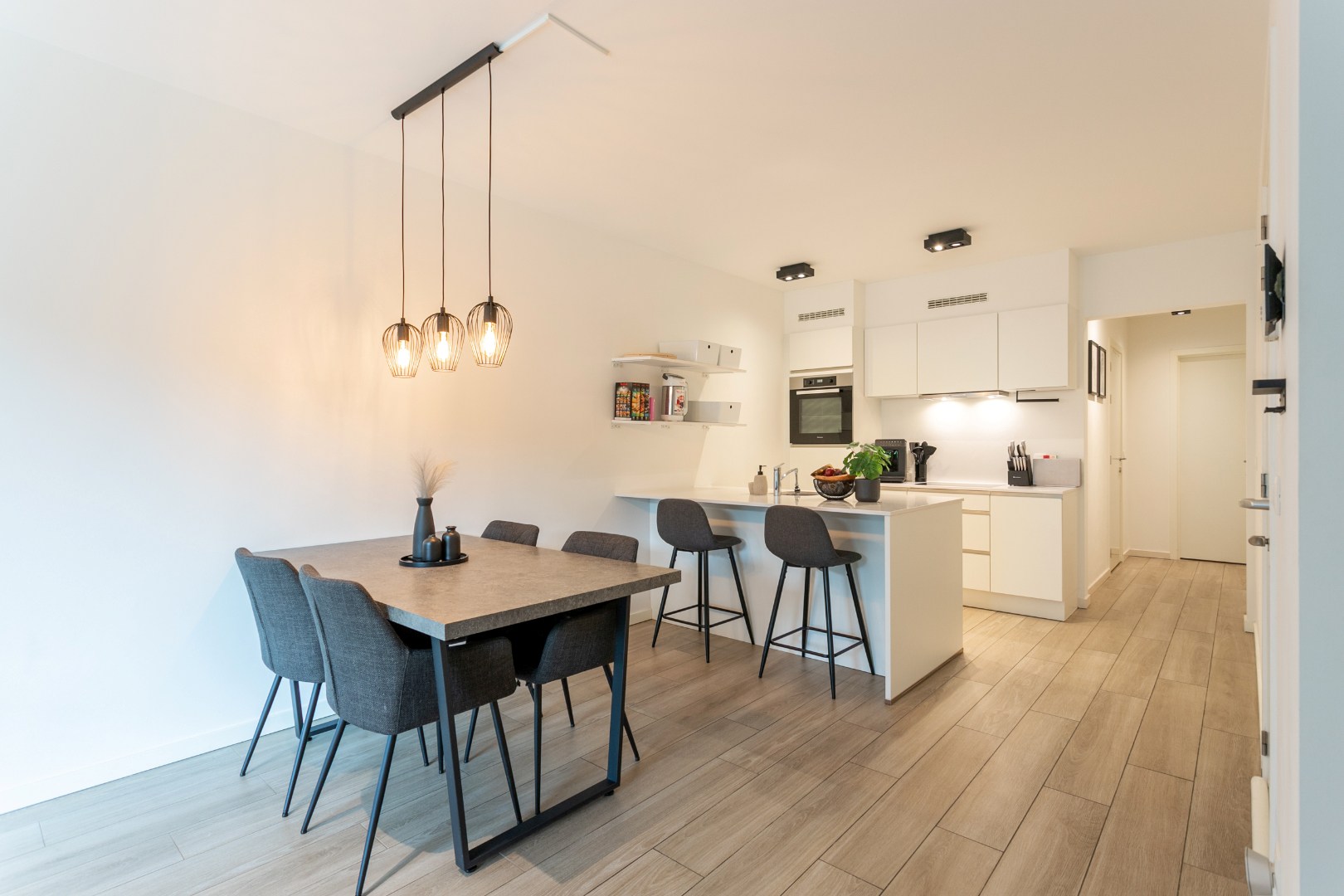 Recent gelijkvloers appartement met terras in Halle 