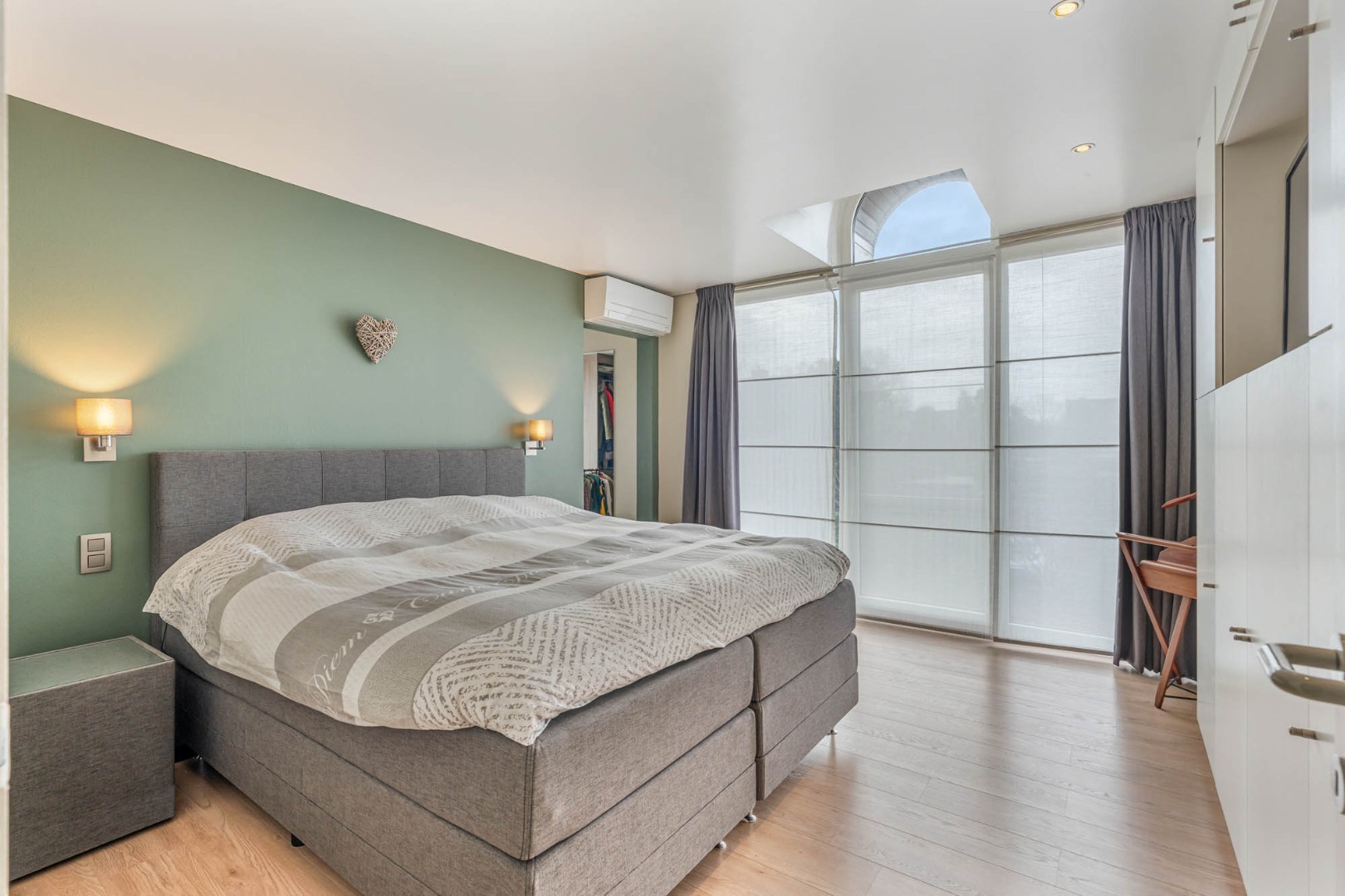 Ouderlijke slaapkamer met airco en dressing