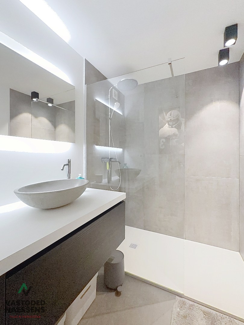 Magnifique appartement rénové de 2 chambres avec vue panoramique. 