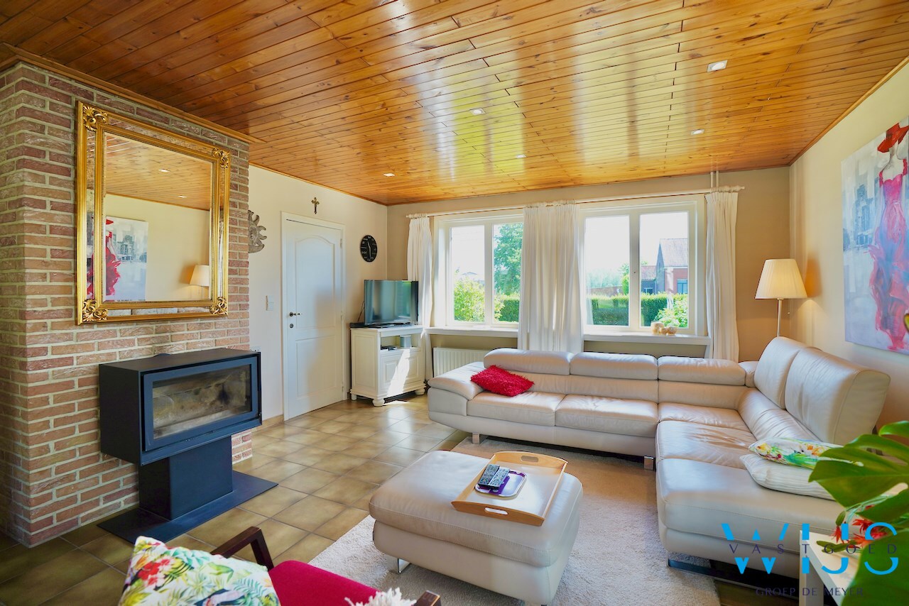 Verrassend ruim woonhuis in het landelijke Sleidinge ! 