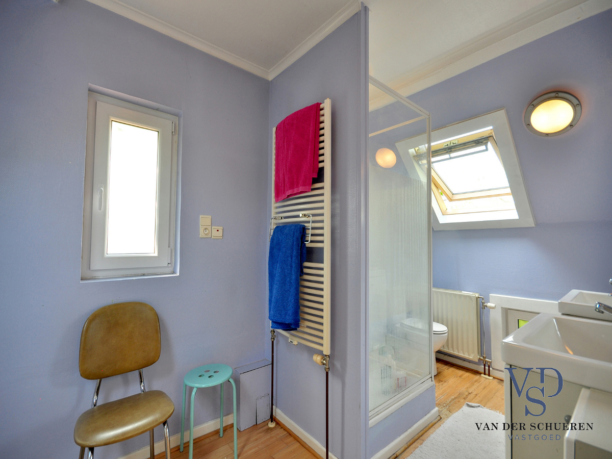 Idyllische woning met schuur. Uitzonderlijk gelegen. 