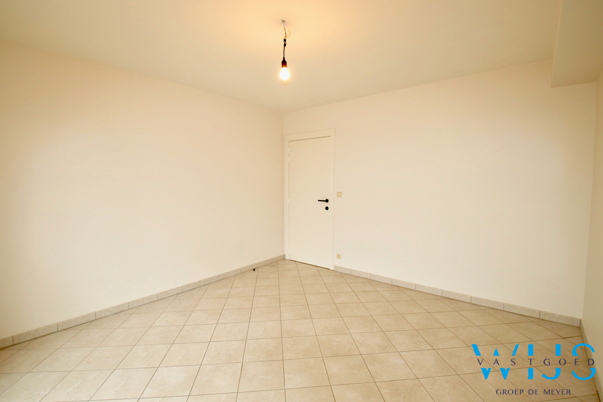 Instapklaar 3 slaapkamerappartement met garage in hartje Assenede ! 