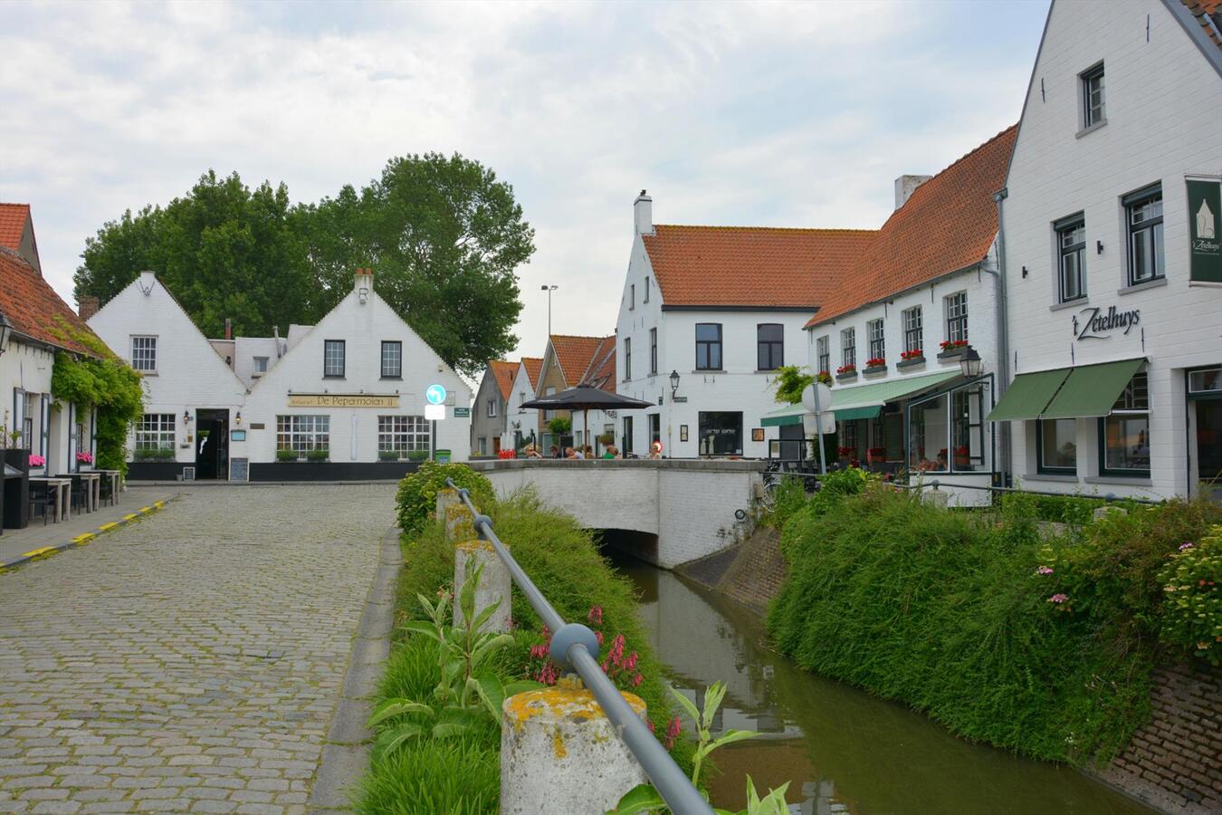 Polyvalente handelsruimte in dorpskern 