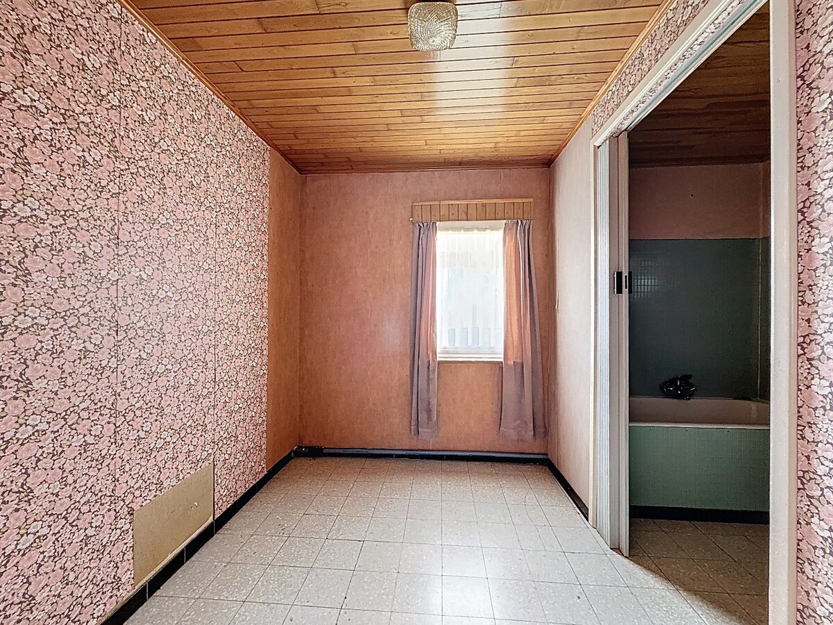 Te renoveren/te slopen HOB met tuin aan station Sint-Denijs-Boekel 