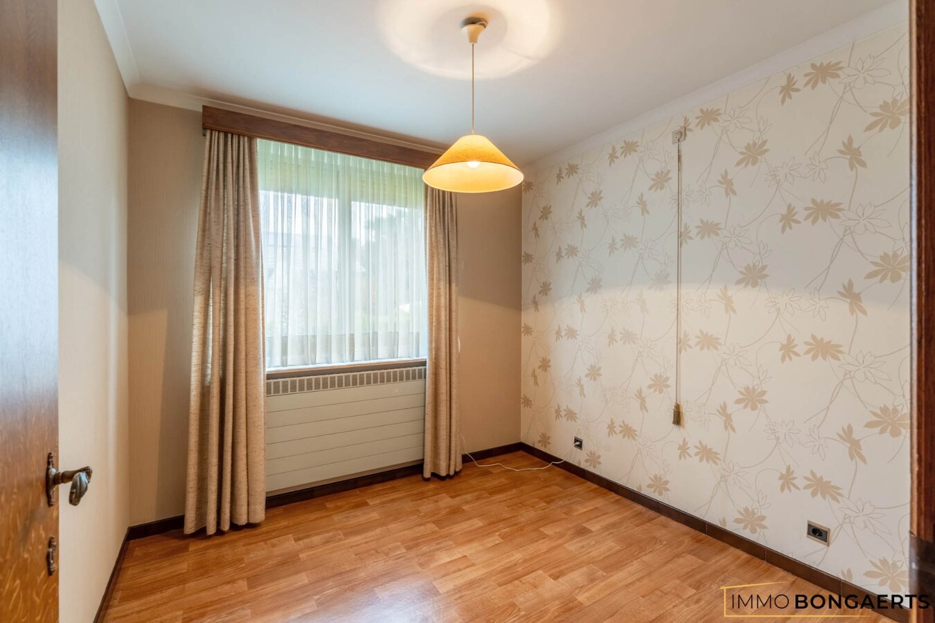 Ruime woning met tuin, garage en 3 slaapkamers in Genk. 