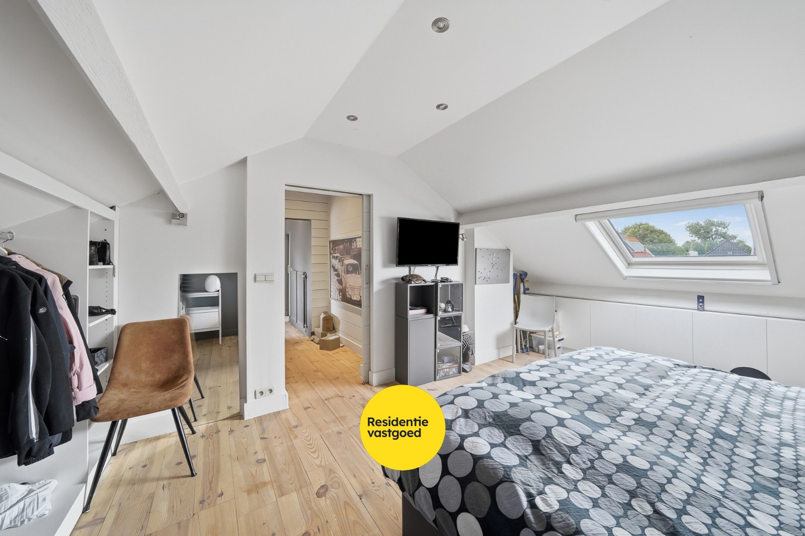 Duplex-appartement van 165 m² met garage, carport en zonnig terras in de Vicognewijk 