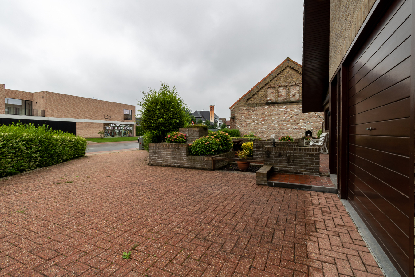 Vrijstaande woning op 696 m² op centrale locatie te Koekelare 