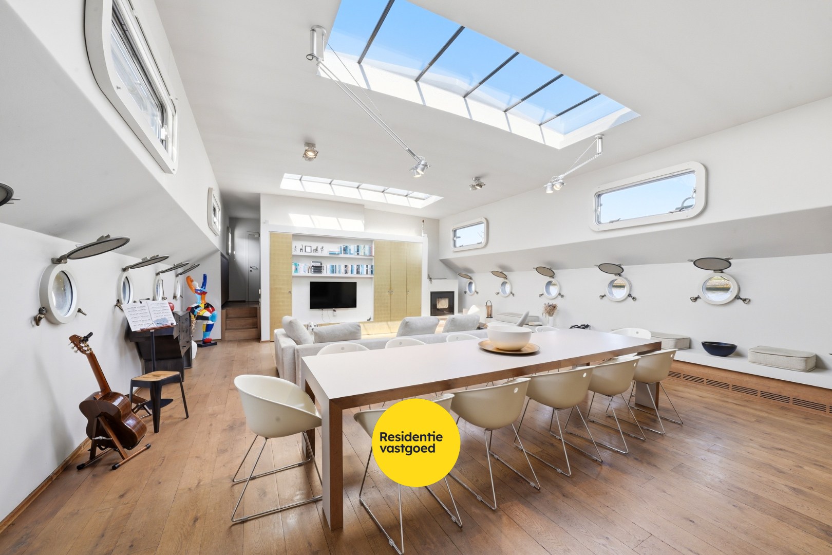 Unieke woonboot met B&amp;B en vergunde ligplaats in Plassendale 