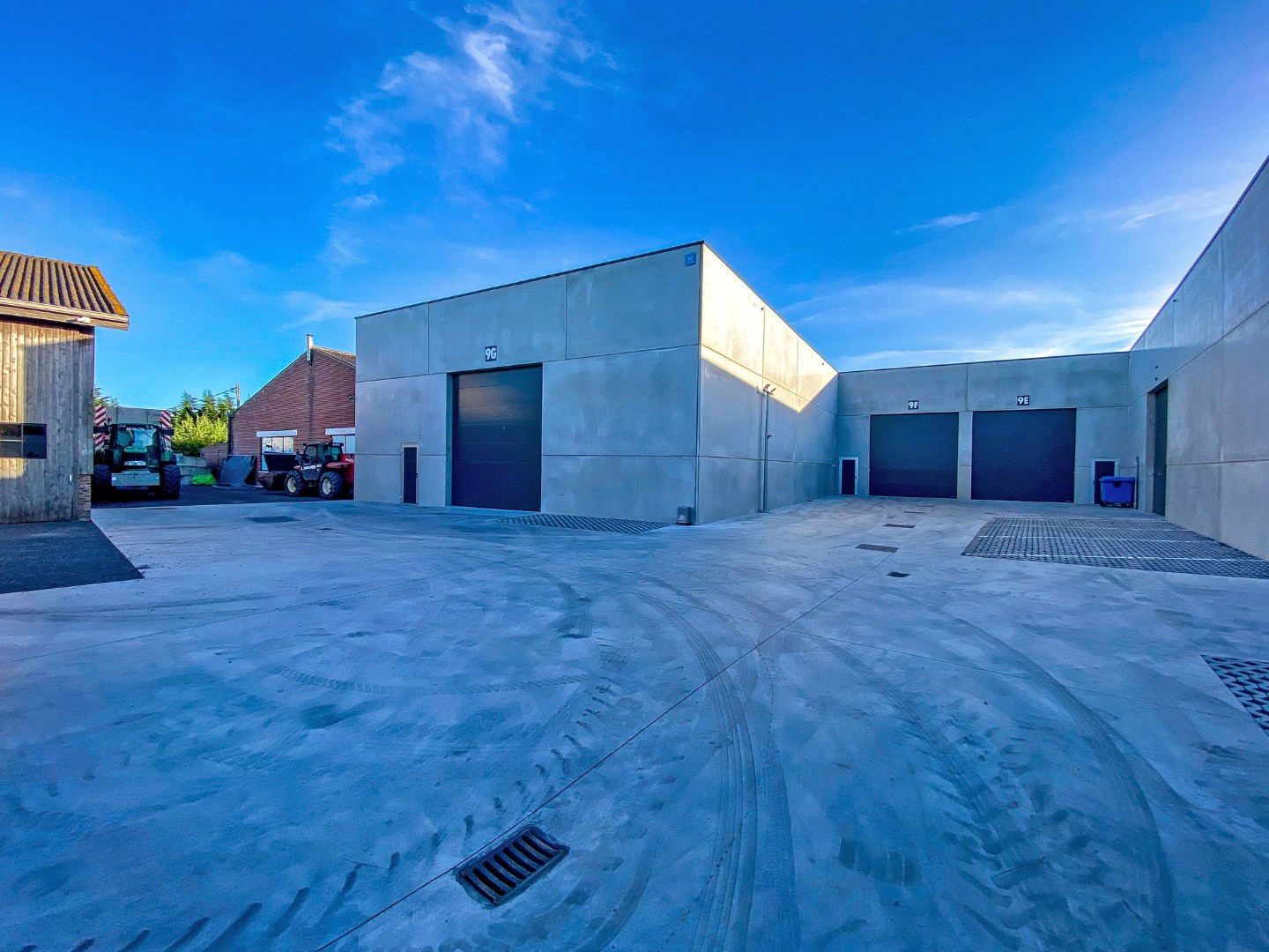Geïsoleerde nieuwbouwloods 9G (loods 2) (290m²) te huur op een industrie- ambachtzone te Vleteren 