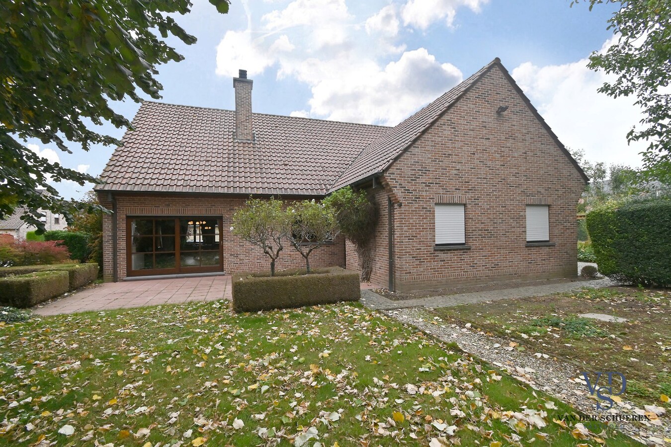 Bijzonder degelijke en ruime villa in doodlopende straat 