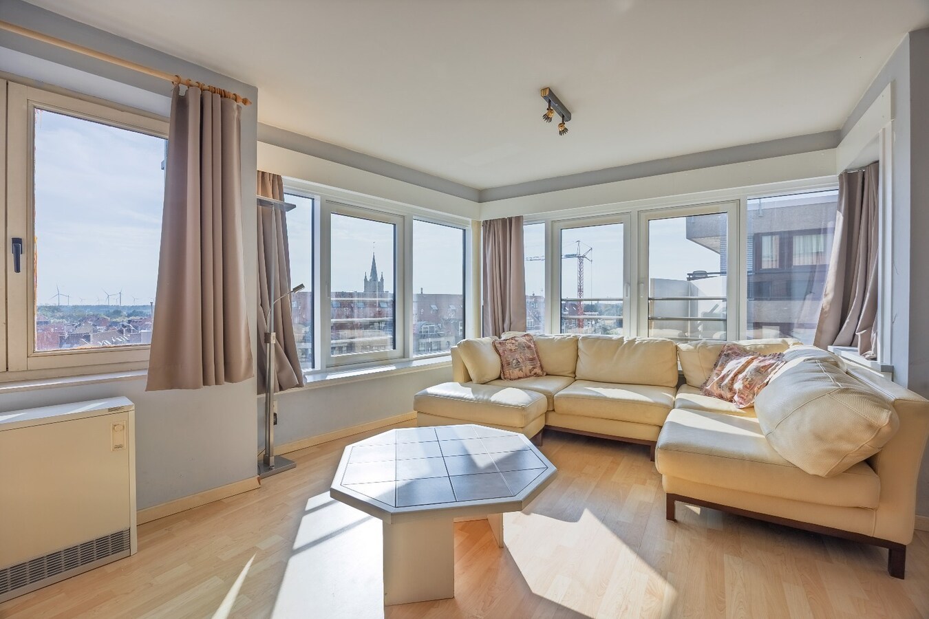 Uitzonderlijk hoekappartement met zijdelings zeezicht 