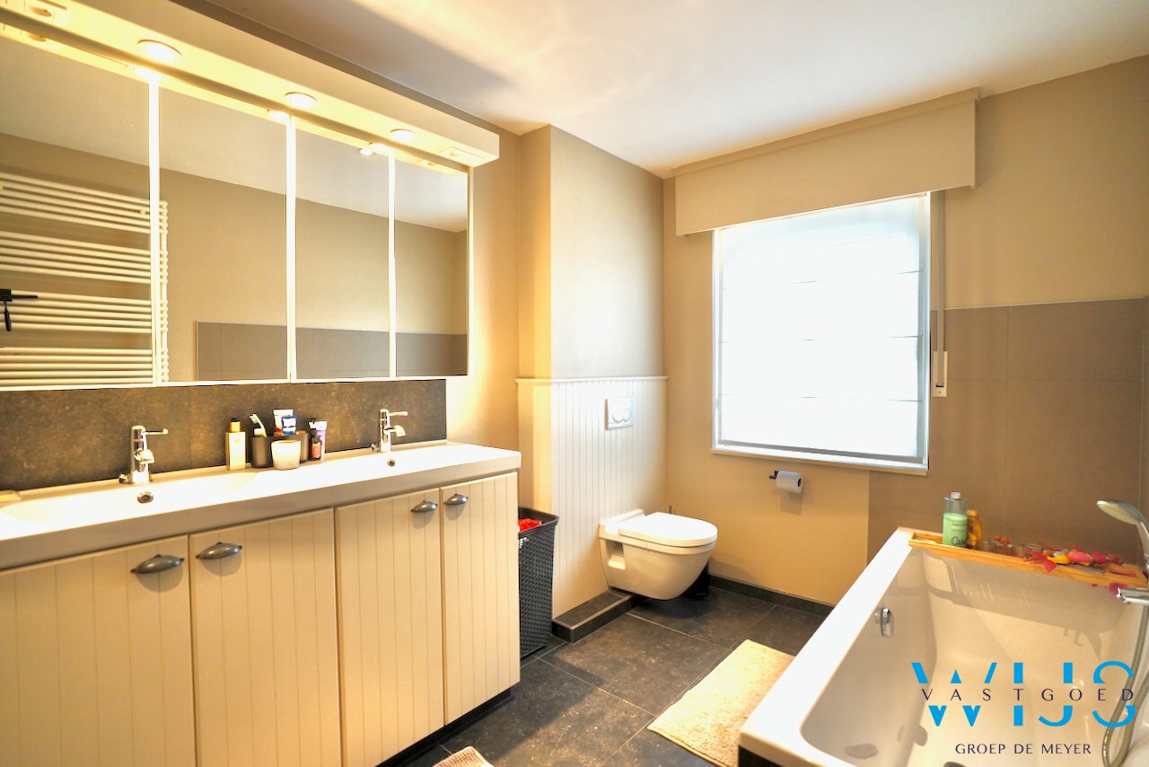 Prachtige recente woning in een zeer rustige wijk te Ertvelde ! 