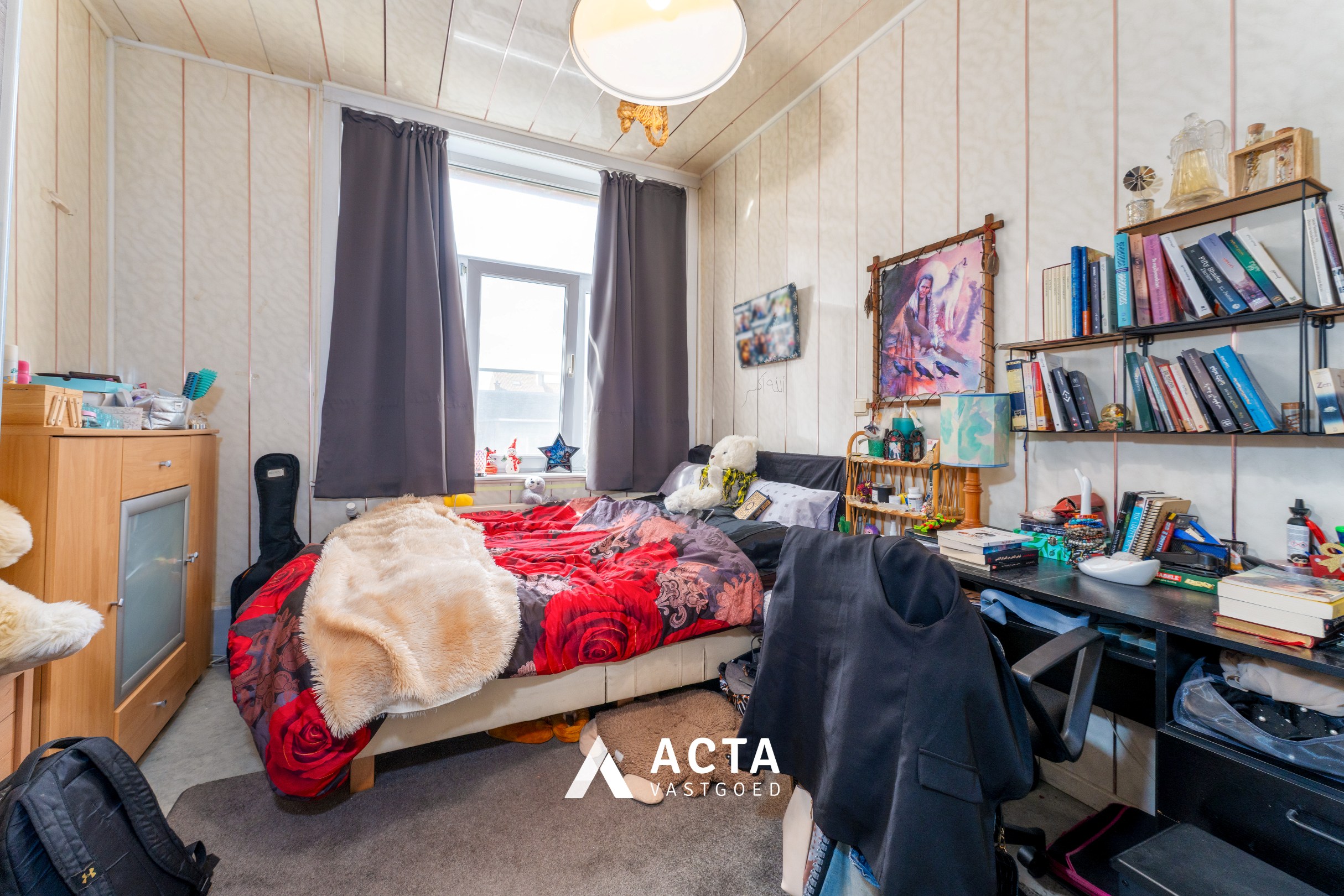 Ruime te renoveren stadswoning met 5 slaapkamers en tuin 