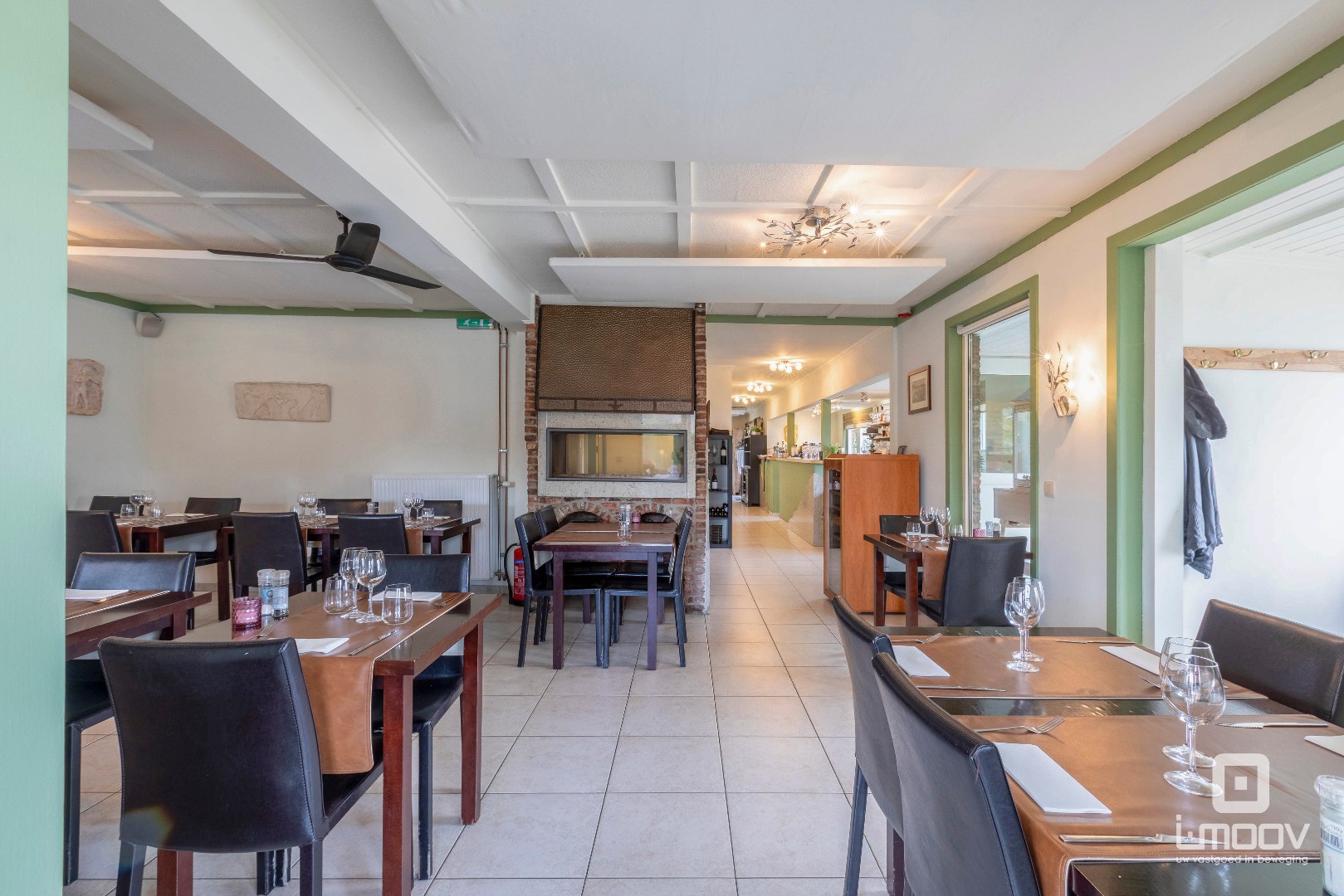 Te koop- Gebruiksklaar restaurant met terras en appartement in hartje Hijfte (Lochristi) 