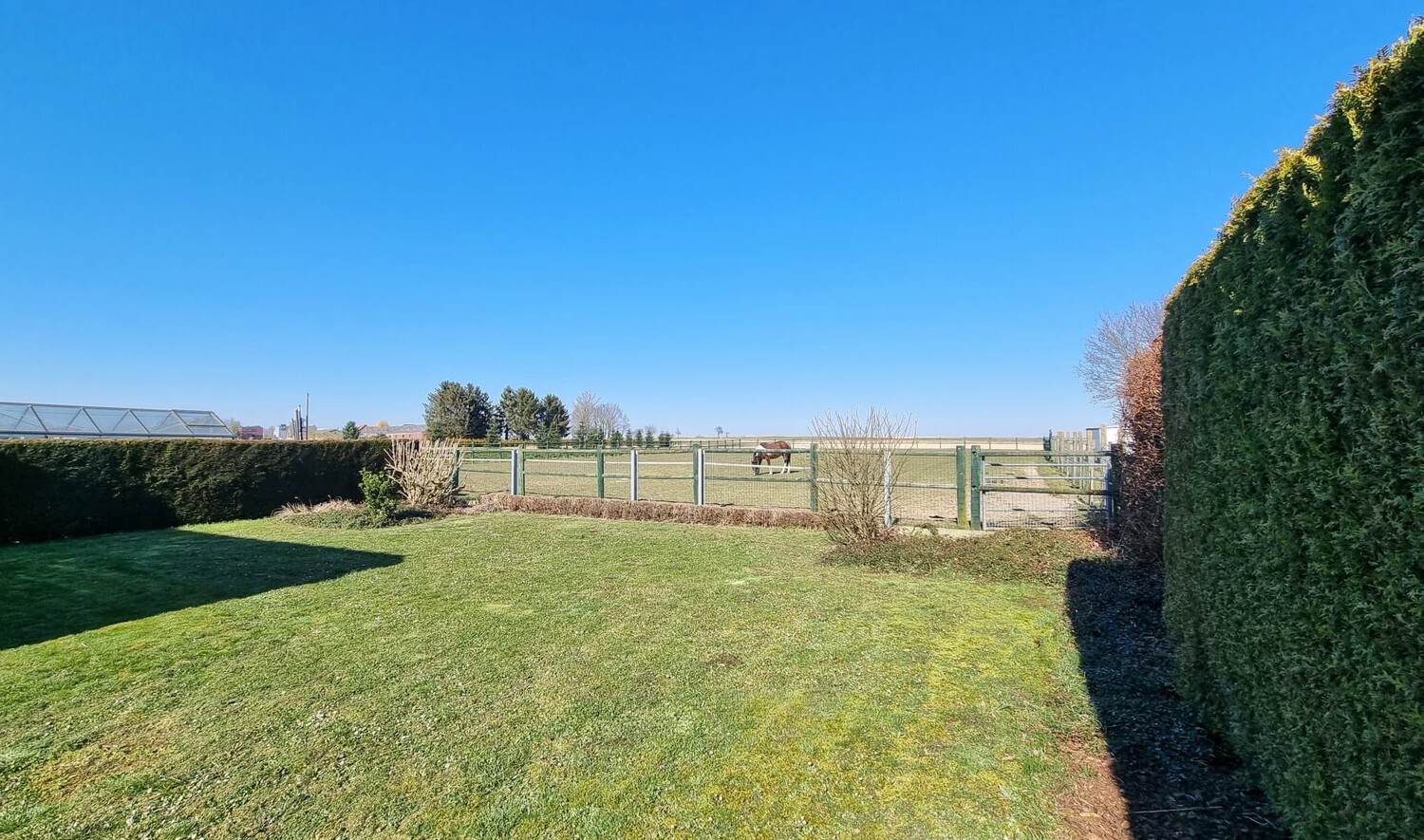 Royale woonst met panoramisch zicht én paardenweide 