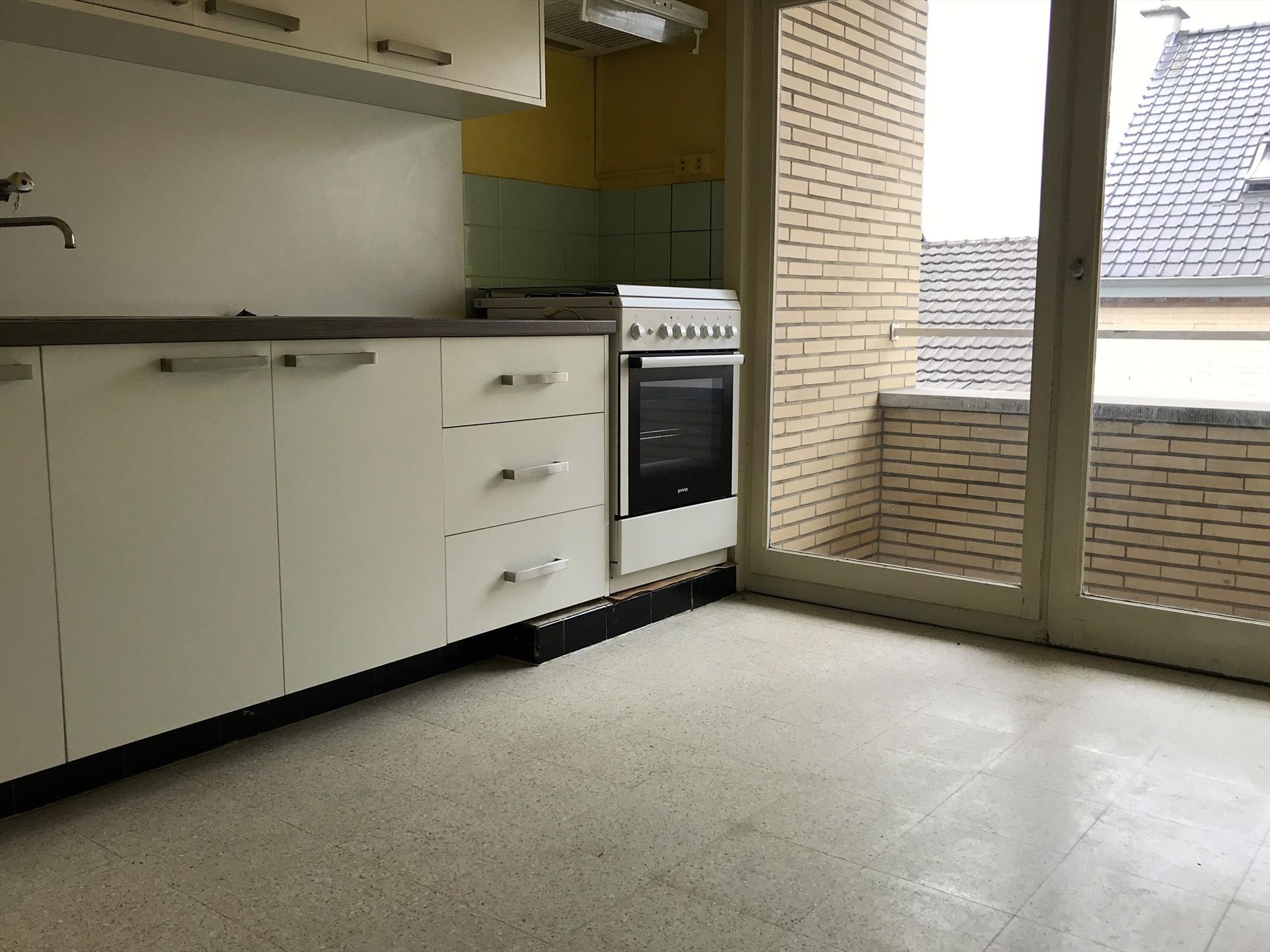 Op te frissen appartement op enkele minuten van markt 