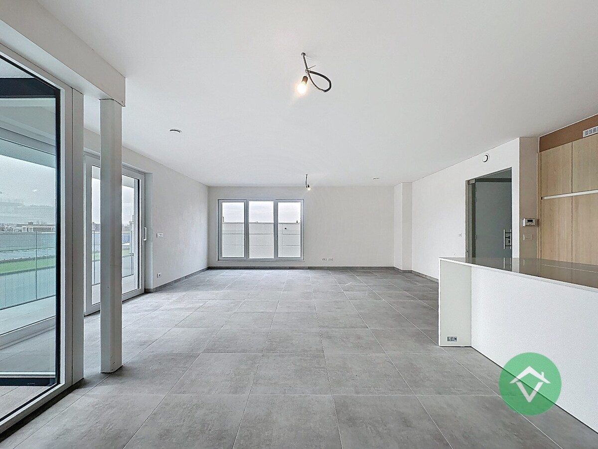 Wonen nabij jachthaven en zee - ruim appartement met terras en drie slaapkamers 