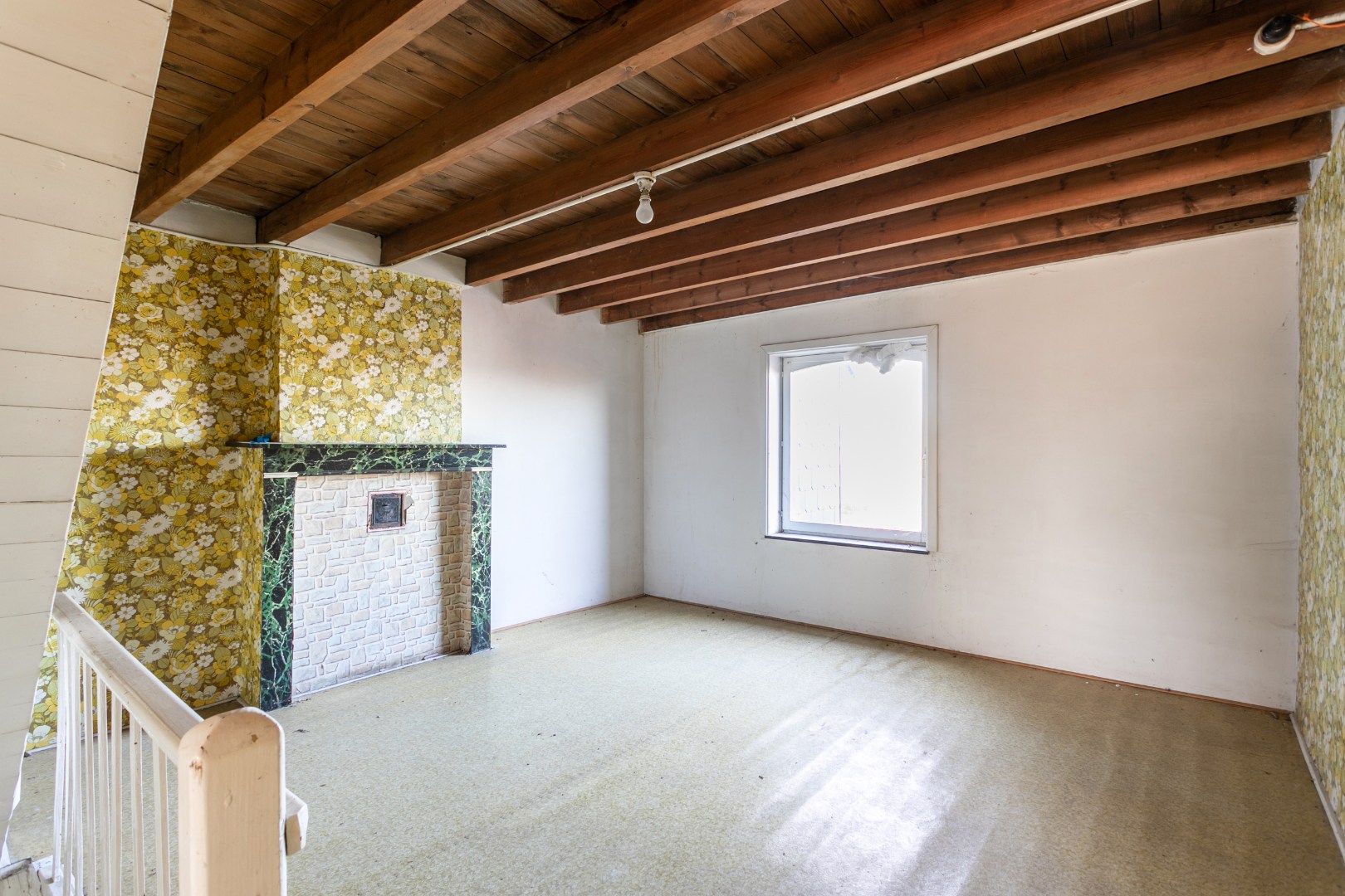 Te renoveren rijwoning met tuin te Vlezenbeek 