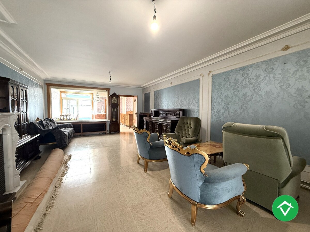 Karaktervolle halfopen bebouwing met 3 slaapkamers, tuin en garage te centrum Roeselare 