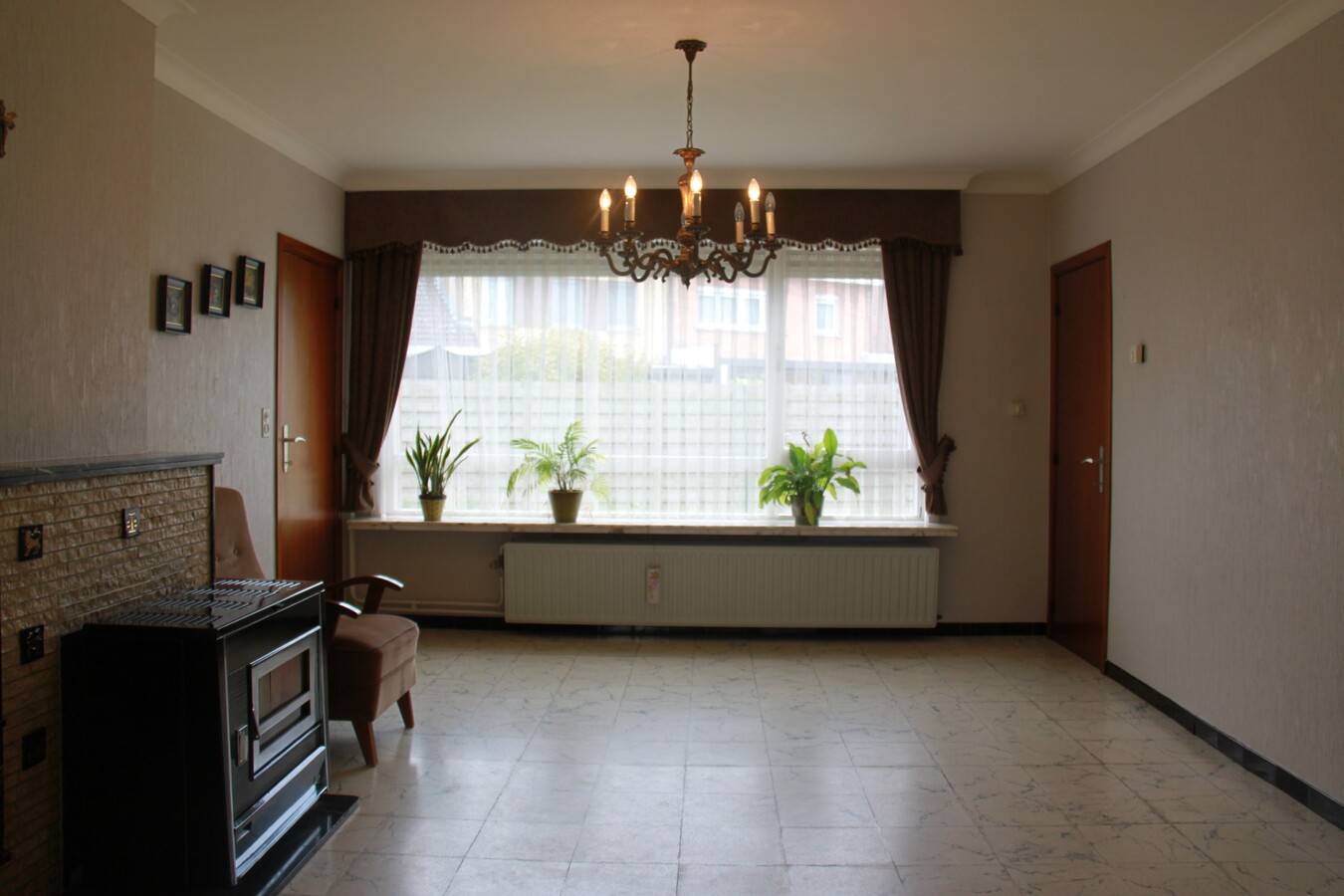 Op te frissen halfopen woning 