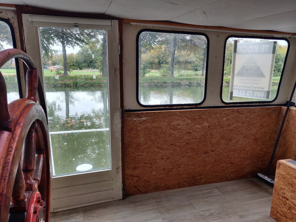 Wonen op het water – Woonboot op de Zuid-Willemsvaart 