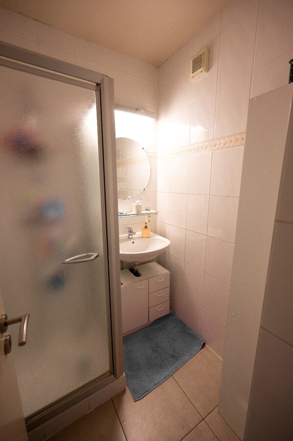 RUIM 2-SLAAPKAMER APPARTEMENT + GARAGEBOX 
