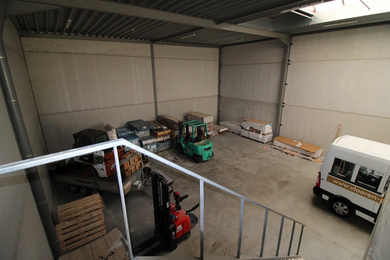 Volledig uitgeruste KMO-unit met een bruikbare oppervlakte van 392 m² 