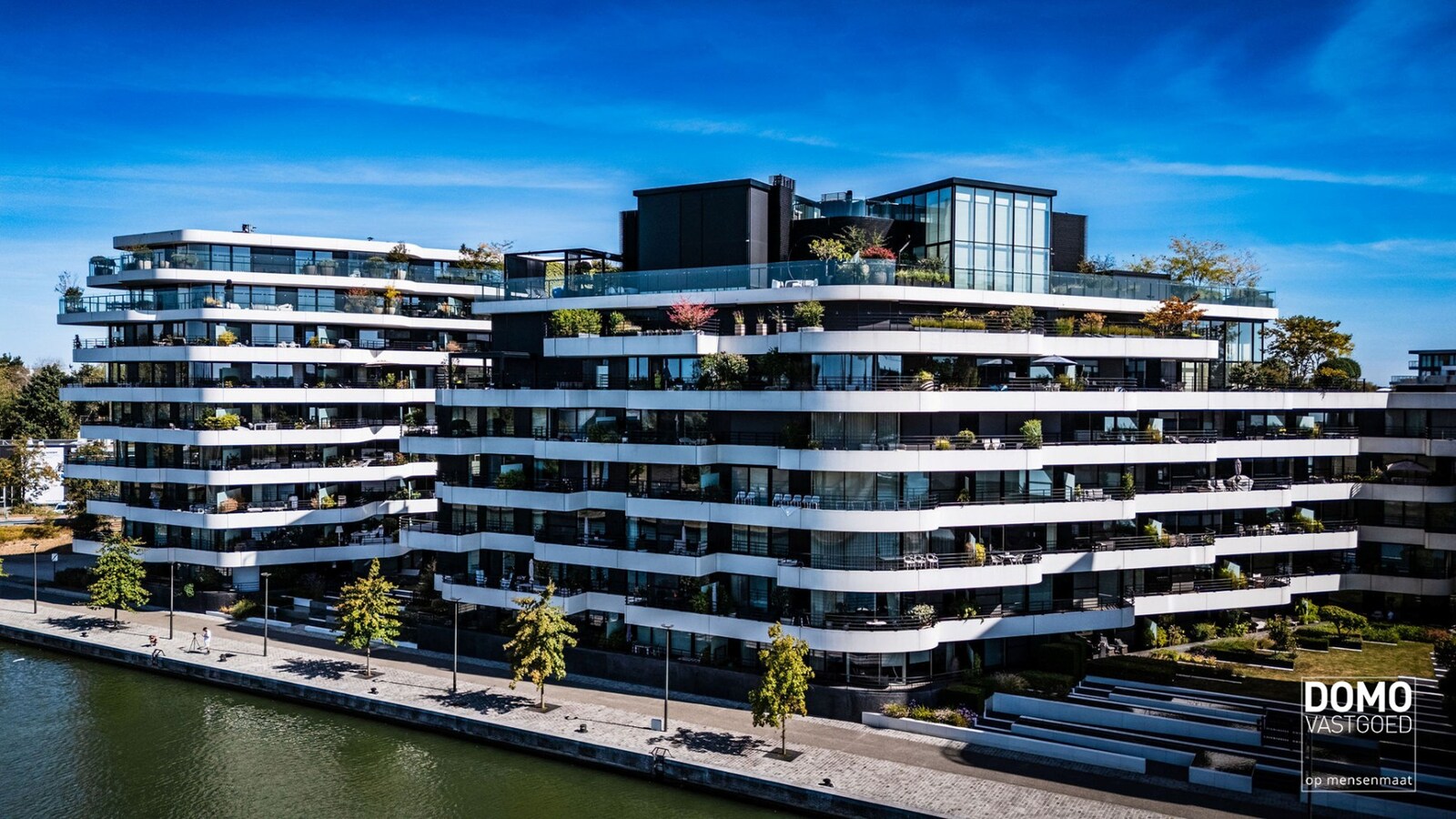 Wonen met zicht op het water – een oase van rust vlak bij het bruisende centrum van Hasselt. 