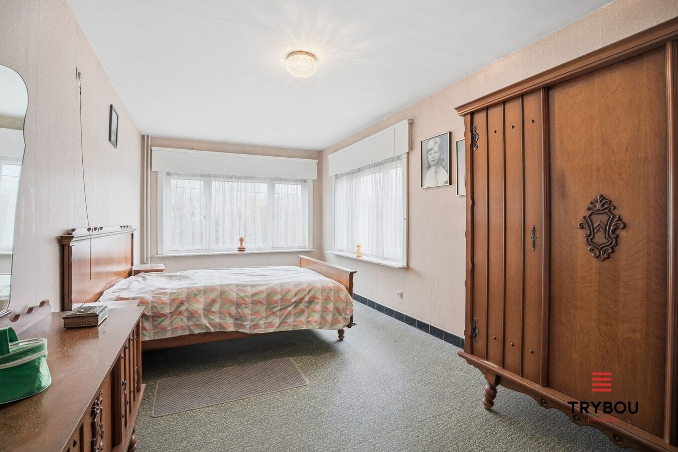 Woning met ruimte en veel mogelijkheden te koop in Zarren! 