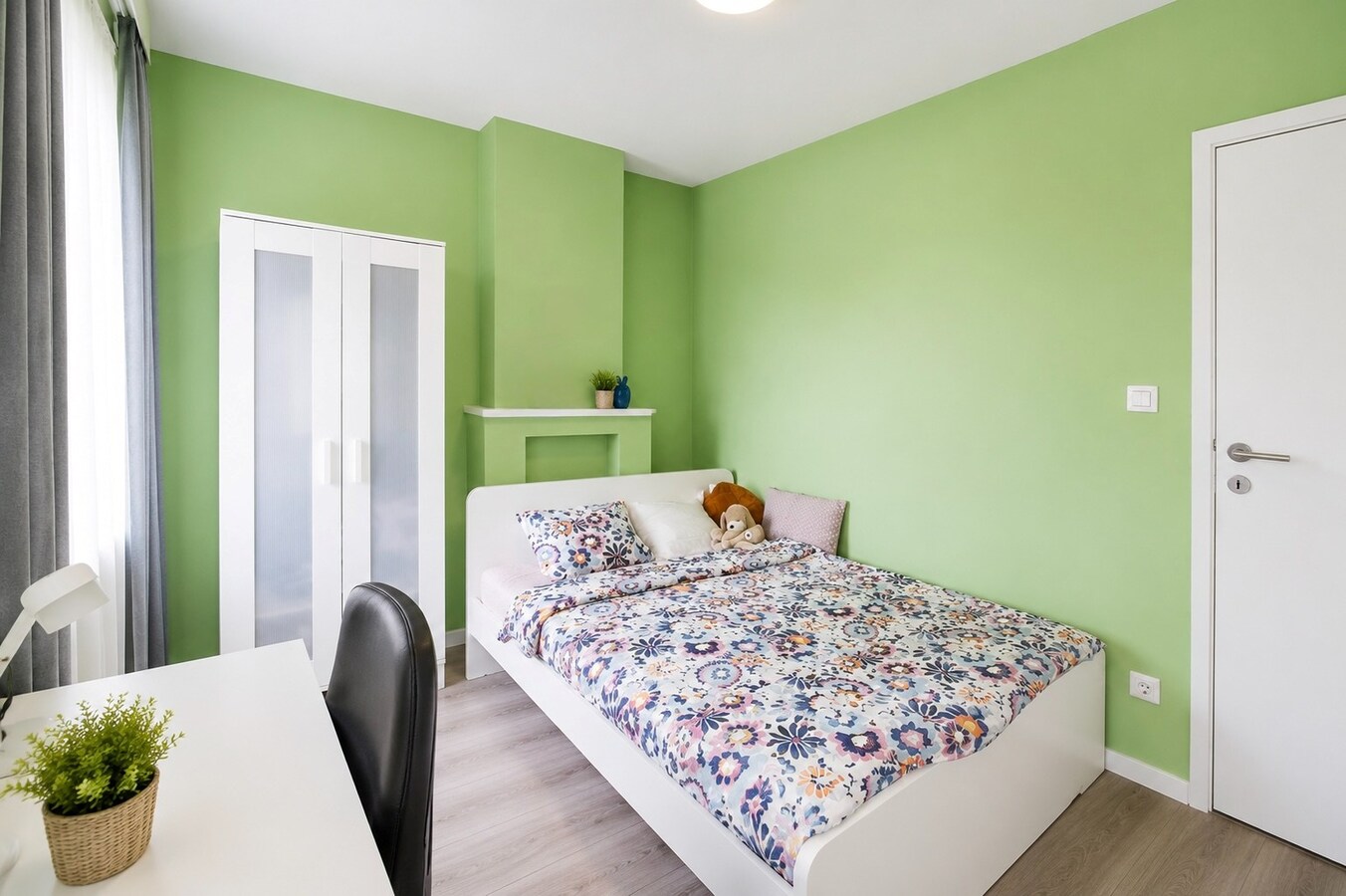 Te koop: Gezellige stadswoning met 5 slaapkamers en diepe tuin op centrale ligging Sint-Niklaas! 