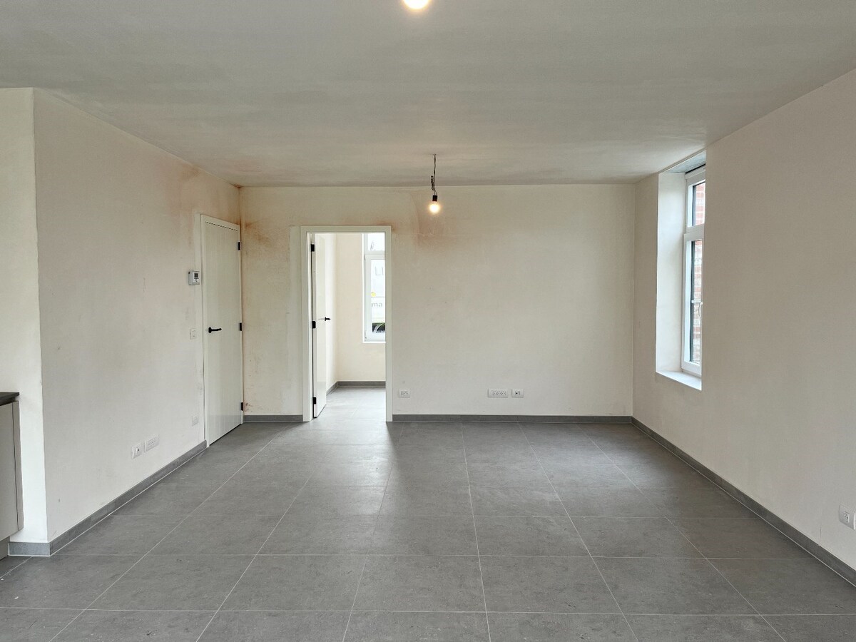 Instapklare nieuwbouwwoning met carport te Langemark 