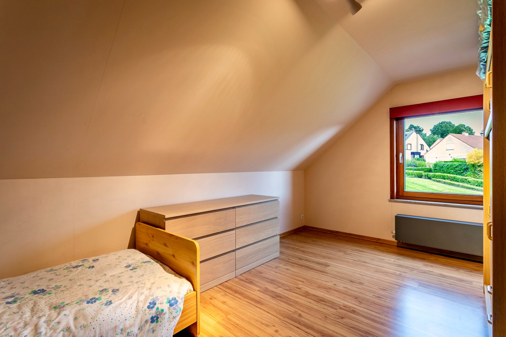 Instapklare woning met 3 slpks, garage, carport en tuin 