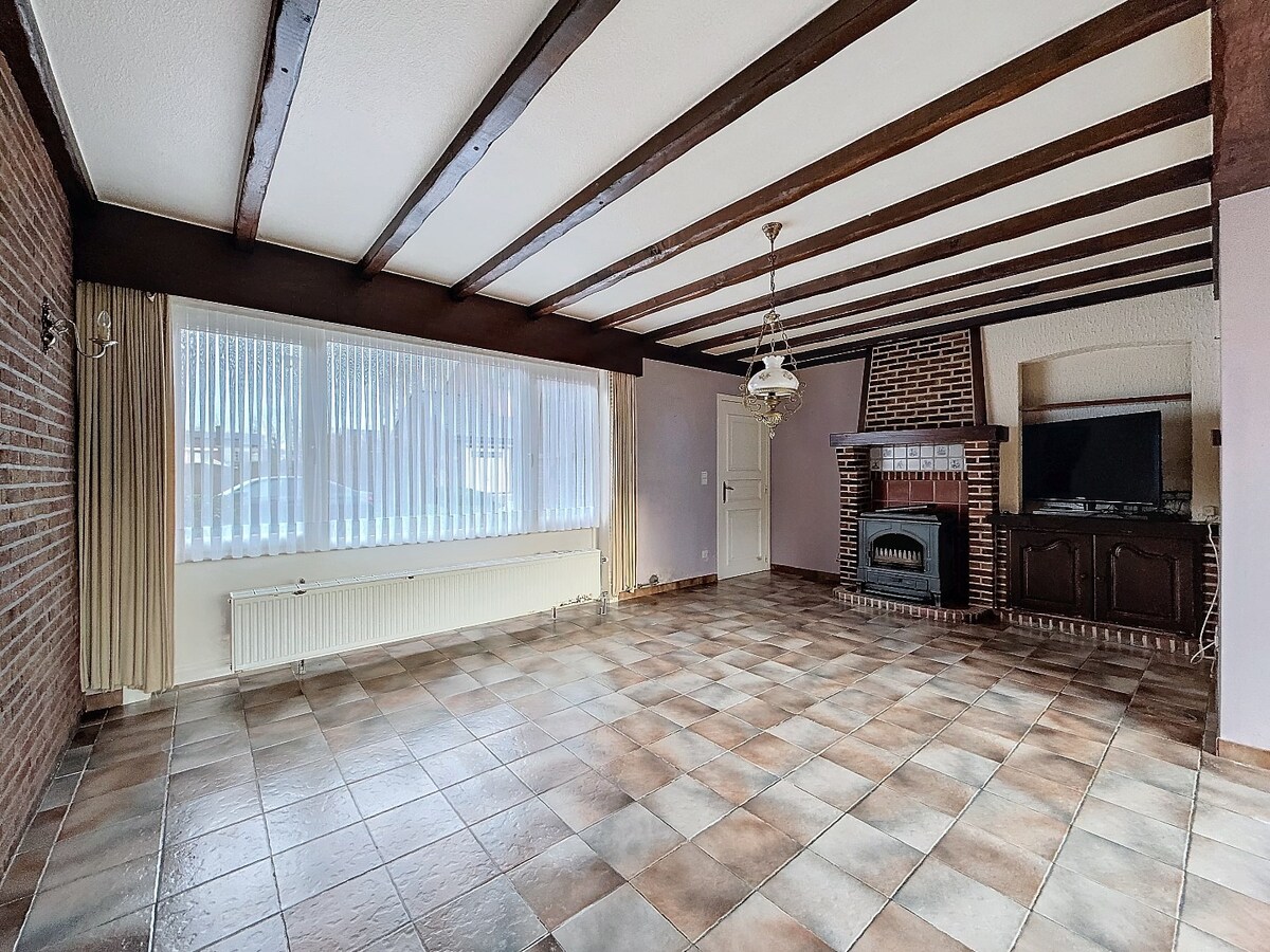 Op te frissen HOB met garage en tuin te Bijloke 