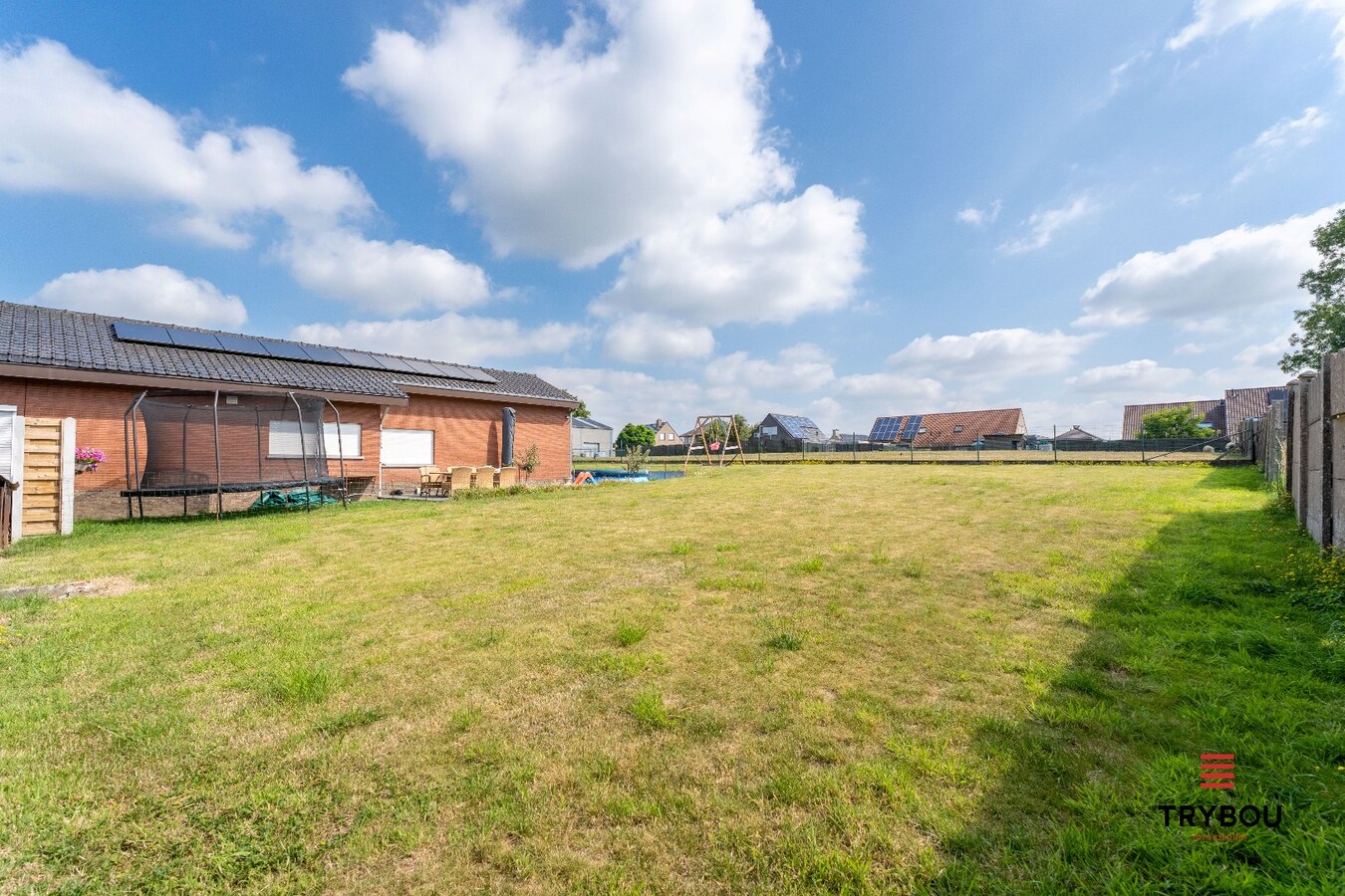 Te renoveren alleenstaande woning op een ruim perceel met tal van mogelijkheden! 
