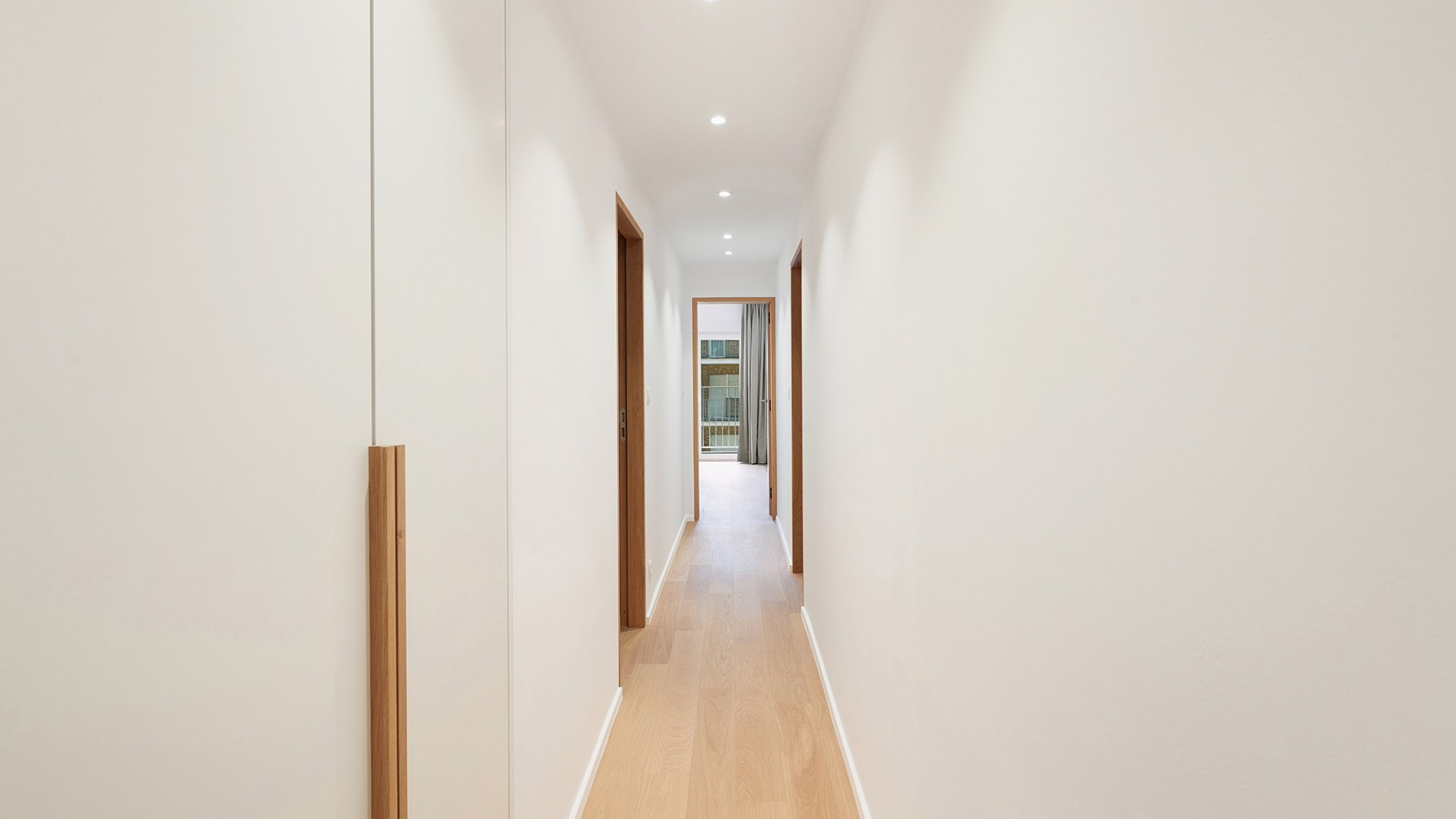 Exclusief ruim plateau-appartement met frontaal zeezicht aan het Rubensplein – met optie tot inpandige parking 