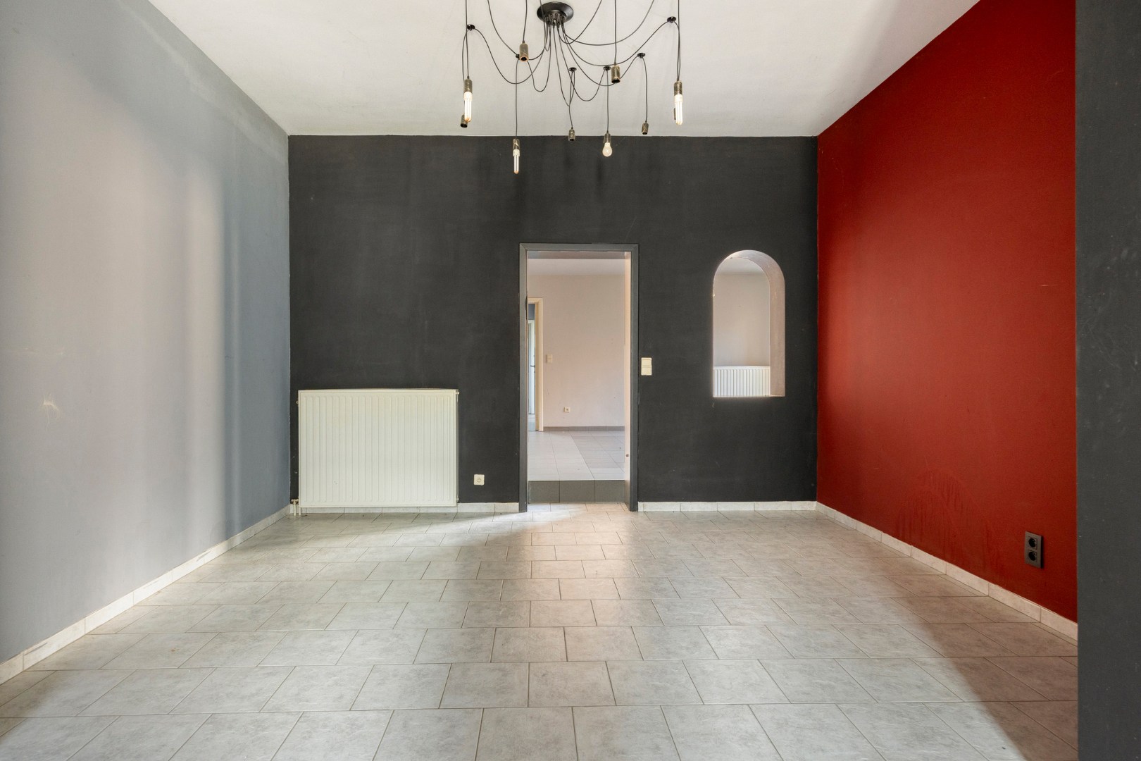 Op te frissen opbrengsteigendom met 3 appartementen en garage in Leopoldsburg 