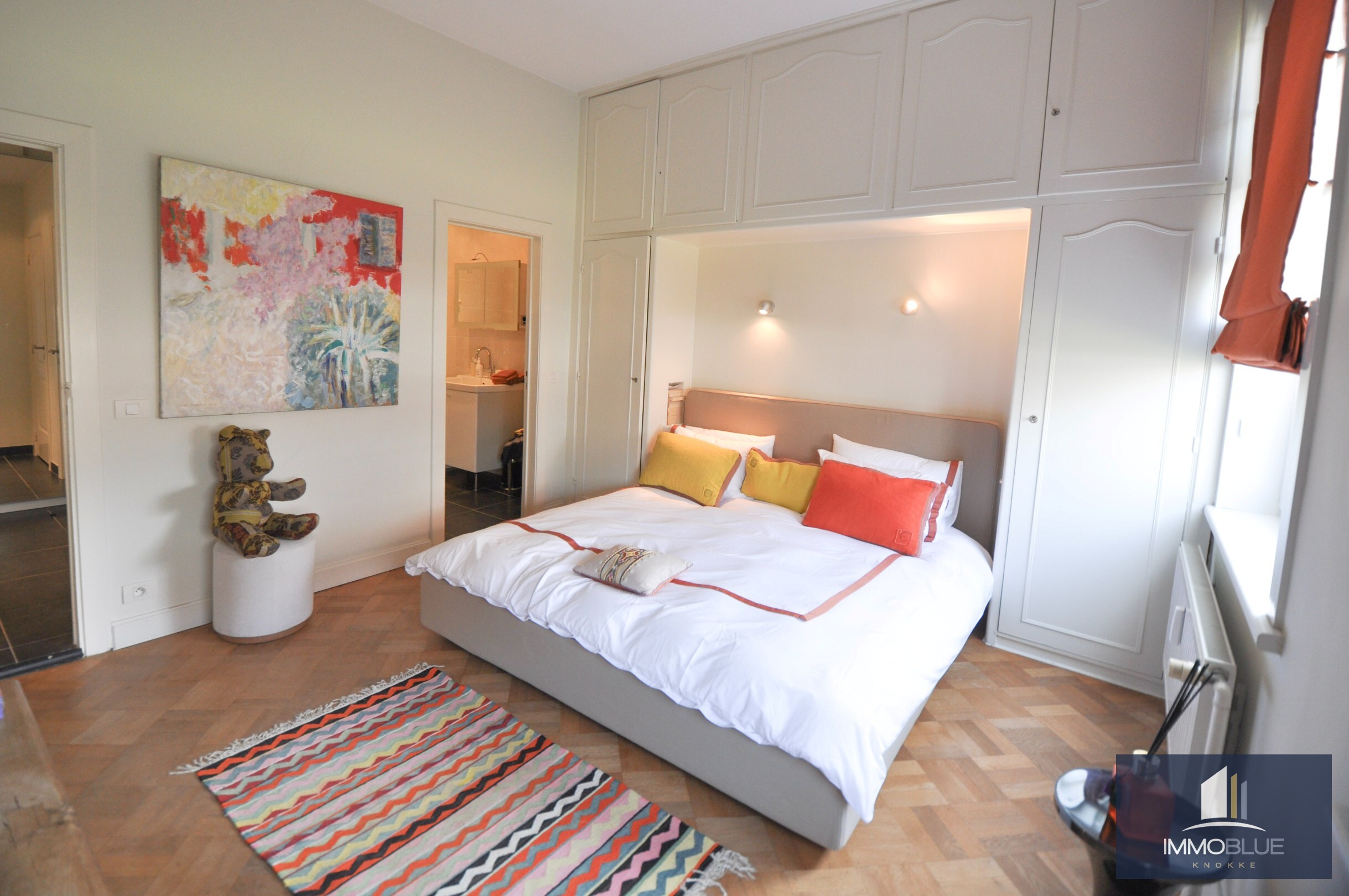 Appartement plein de charme situé dans une résidence emblématique à quelques pas de la place Albert. 