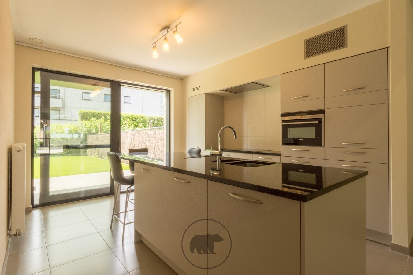 Ruim 3slk appartement met tuin en garagebox in centrum Lochristi 