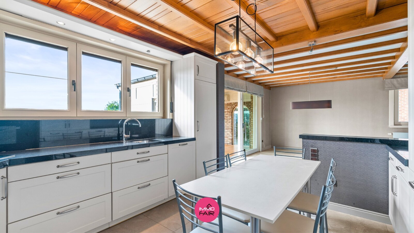 Woning met loods met 5 slaapkamers op 15 minuutjes van Maastricht! 