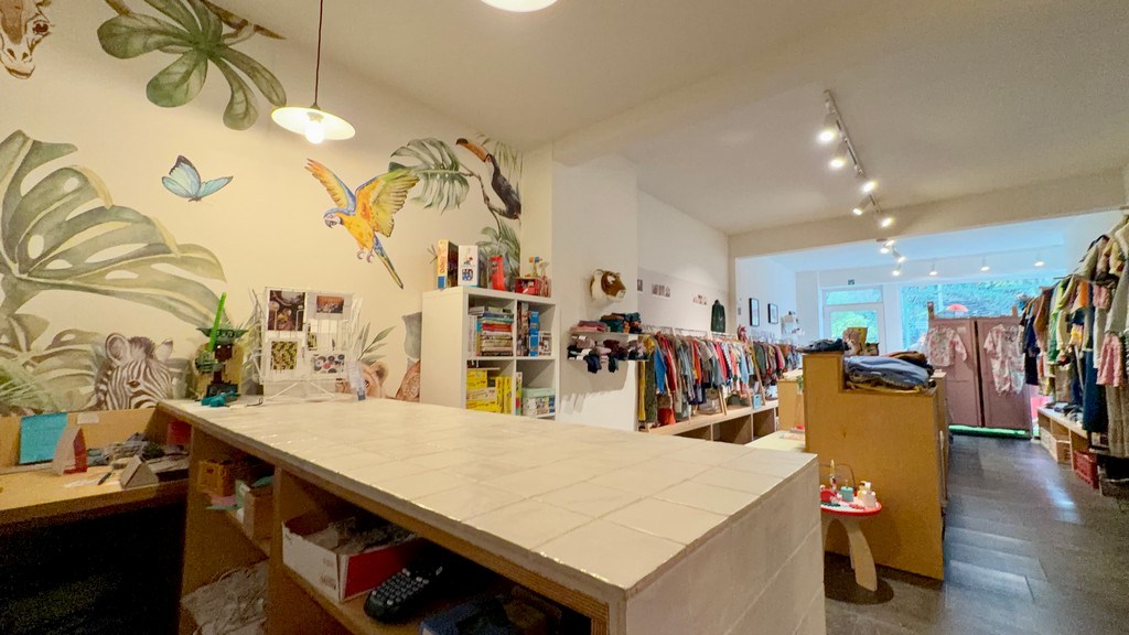 Commercieel gelegen handelsruimte te huur in Sint-Amandsberg