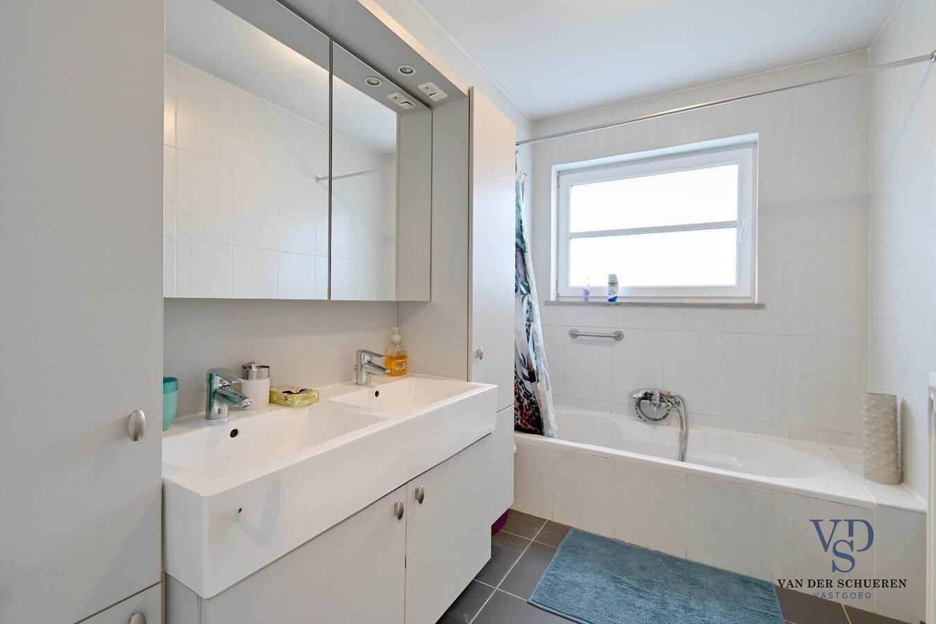 3 slpk-appartement (+ terras + kelder + garage). 