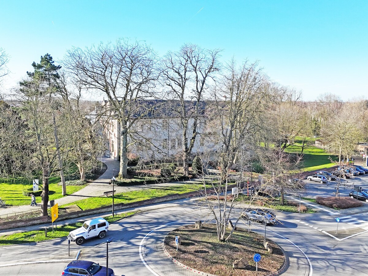 Penthouse met zonneterras en garagebox te centrum Zottegem 